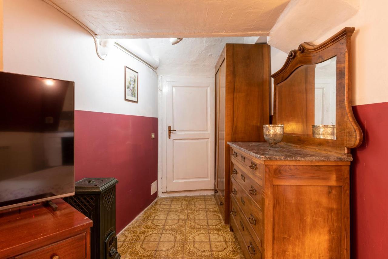 Apartment Charm Amidst Lakes & Mountains - Renovated In 2023 *